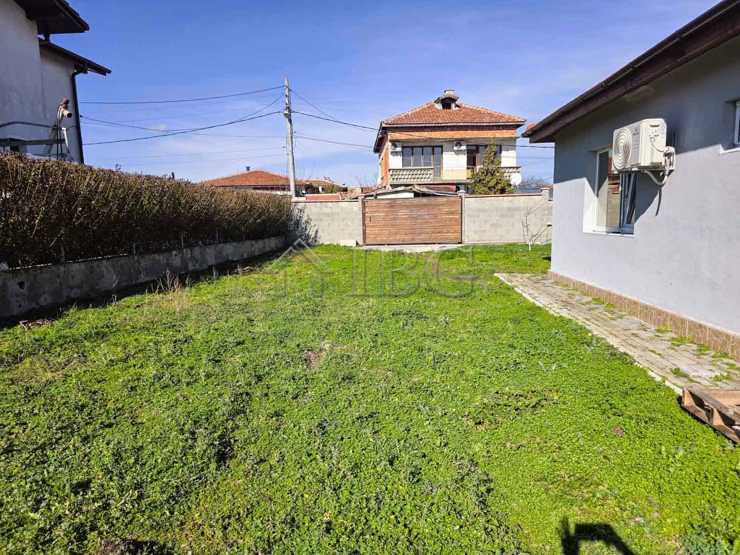 Spacious garden of 800 sq.m. surrounds this detached house, located just 7 km from Sunny Beach, idea.