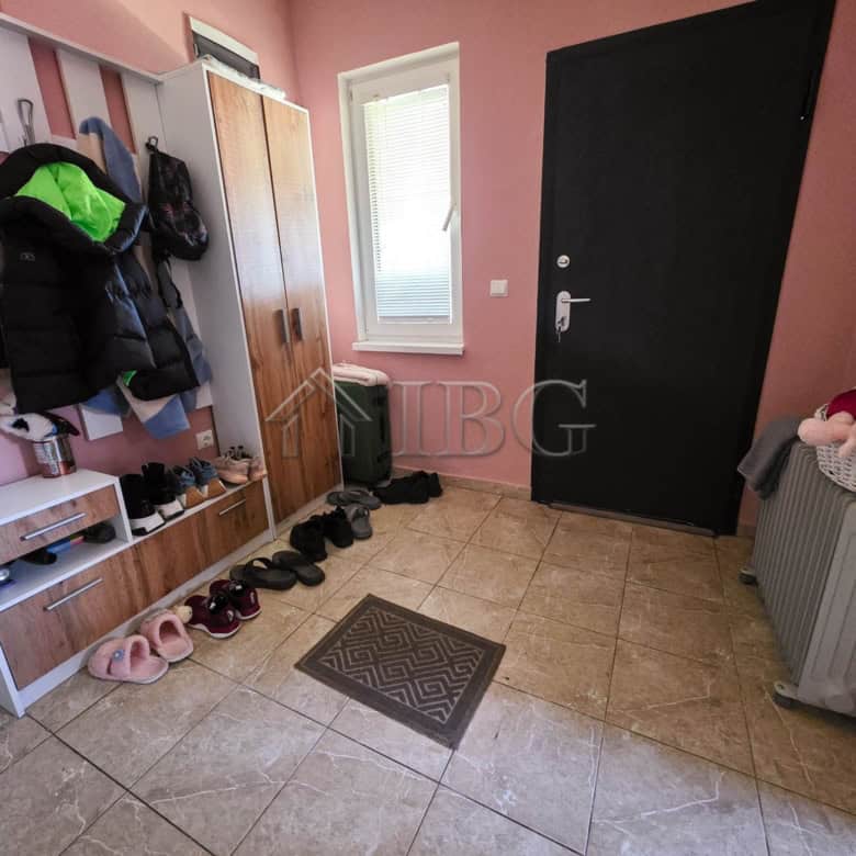 Entrance hall with shoe rack, coat hooks, and a window in a detached house near Sunny Beach.