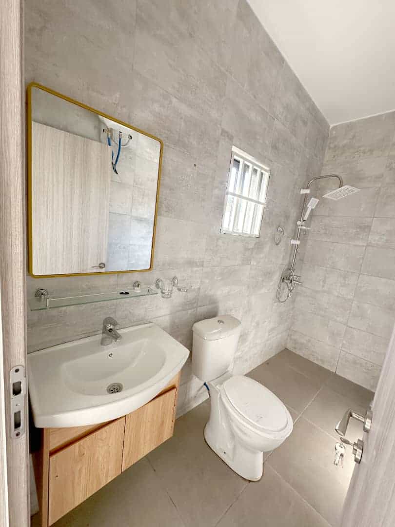 Luxury 3 Bed Villa in Brufut Gardens Villa bathroom with modern fixtures in Brufut Gardens, Gambia.