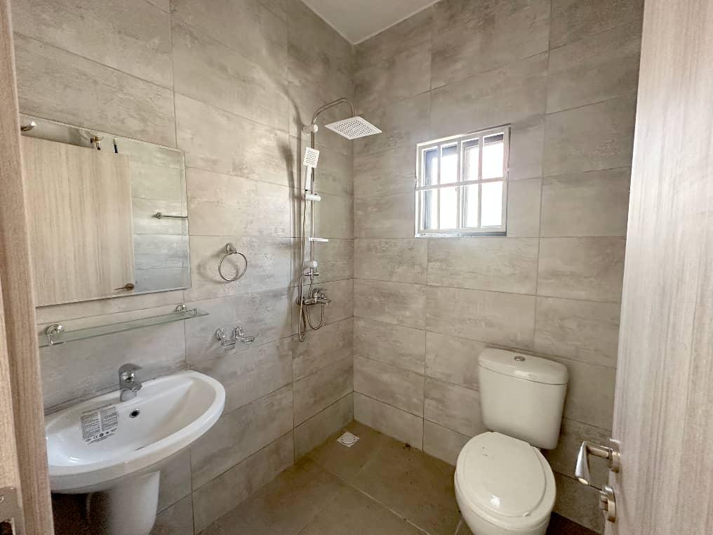 Luxury 3-Bed Villa in Brufut Gardens, Gambia Luxury 3 Bed Villa for Sale in Brufut Gardens Estate Gambia with modern bathroom amenities.