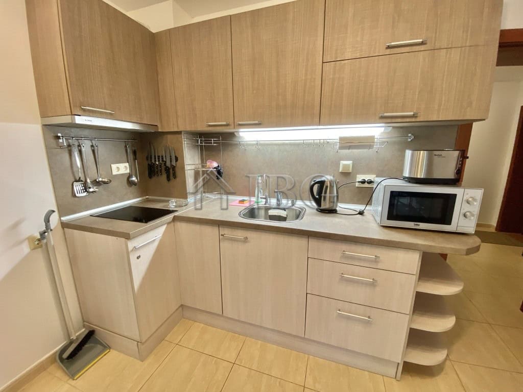 Bright and spacious apartment with 2 bedrooms, 1.5 bathrooms, and a large 17 sq. m. terrace in Etara.