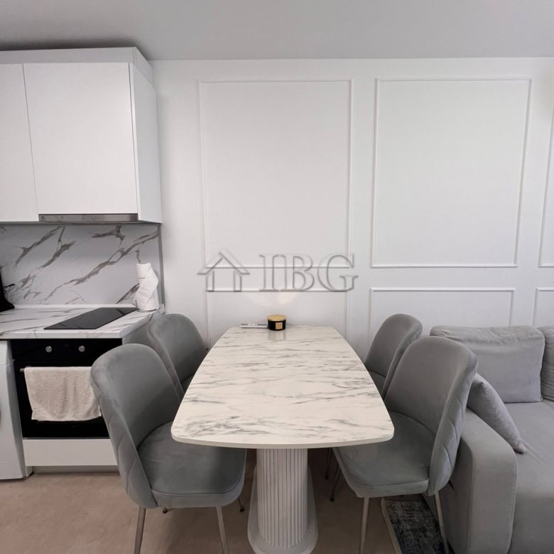 Cozy one-bedroom apartment with a pool view in Polar Star, Sveti Vlas, offering modern living space.