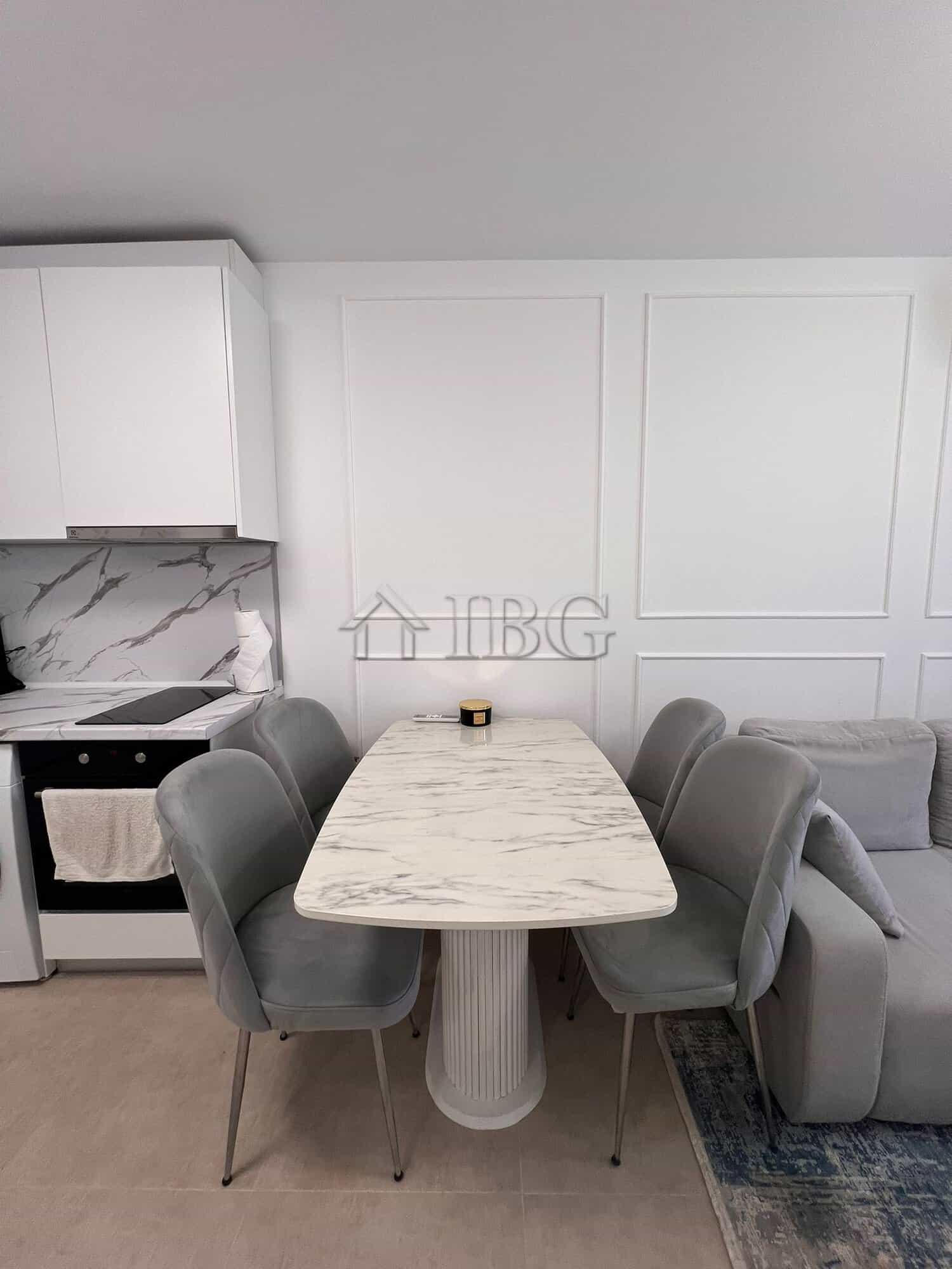 Cozy one-bedroom apartment with a pool view in Polar Star, Sveti Vlas, offering modern living space.