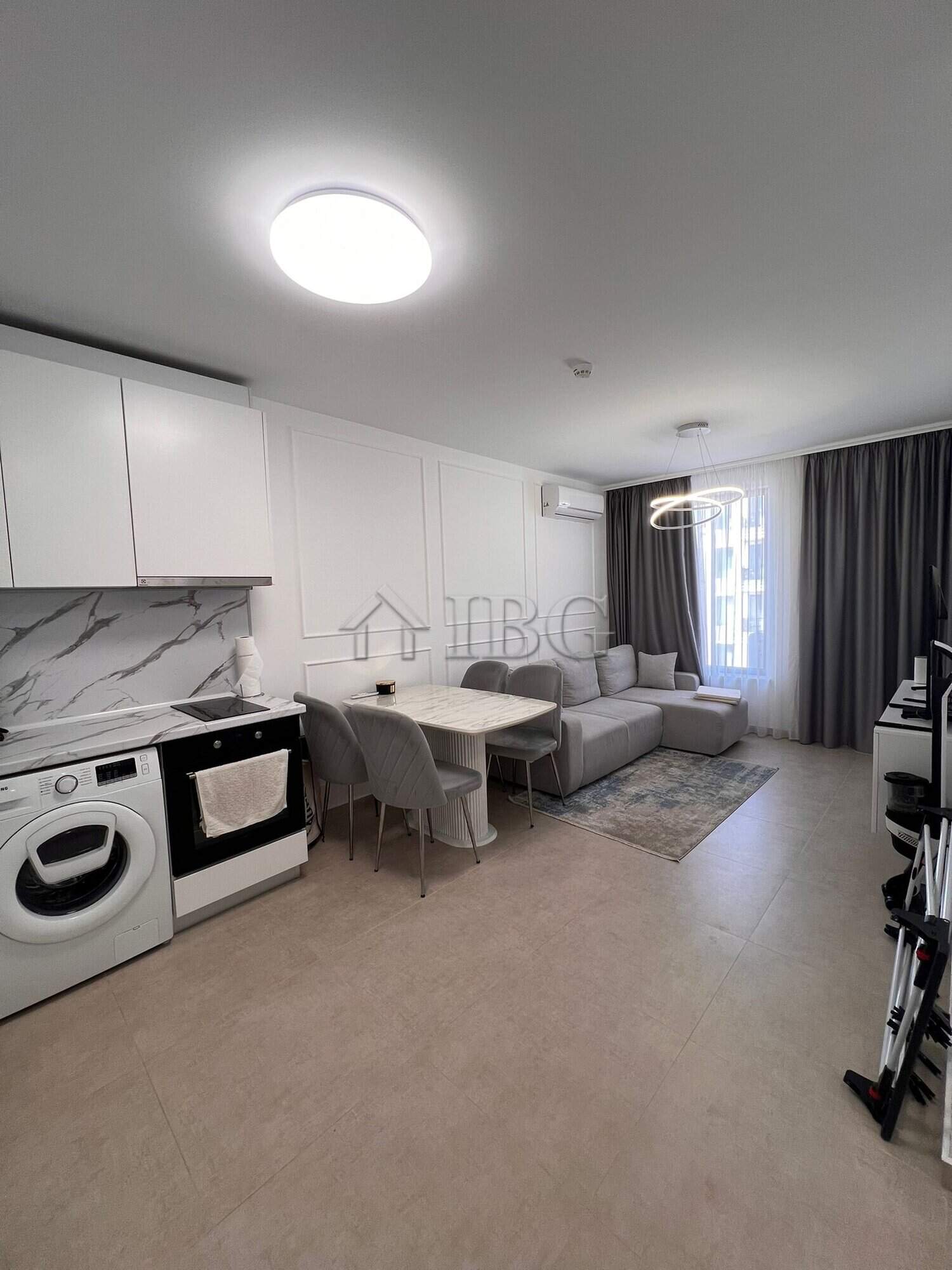 Bright modern one-bedroom apartment with pool view in Polar Star, Sveti Vlas. Perfect for comfortabl.