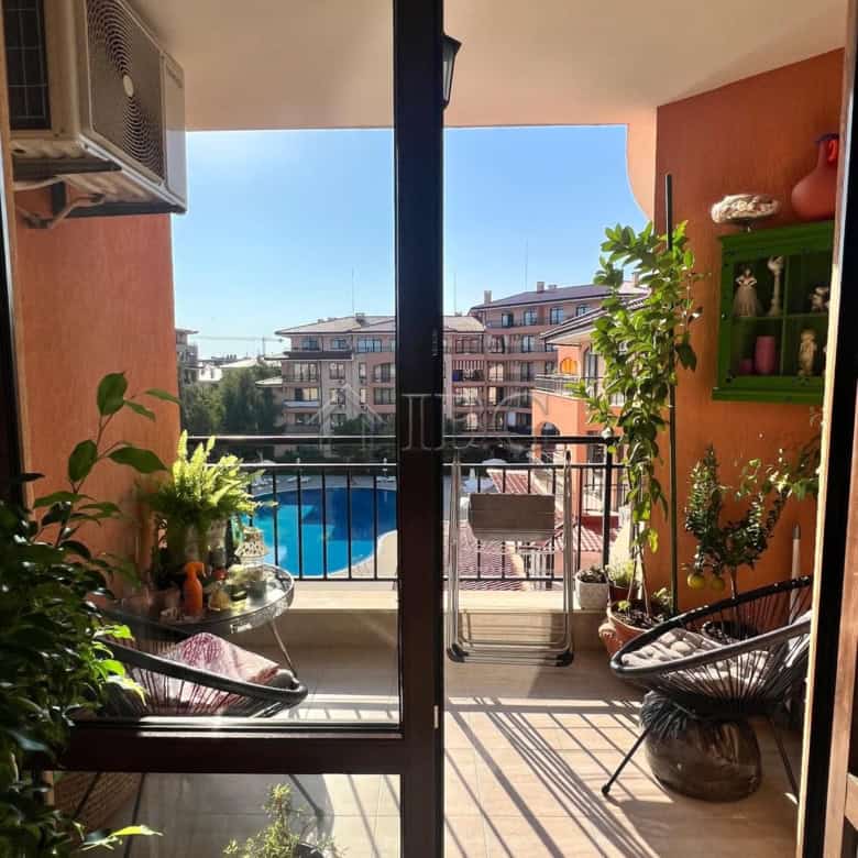 Apartment with pool and partial sea view in Sveti Vlas balcony.