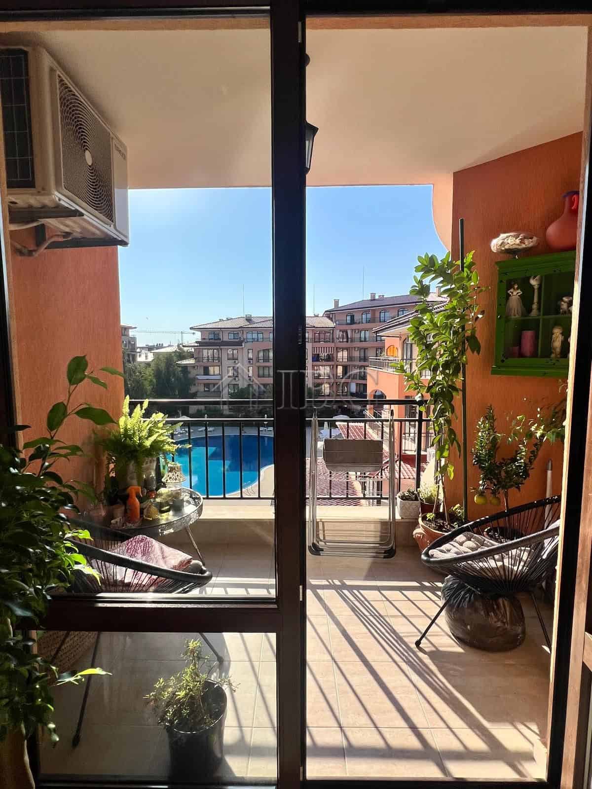 Apartment with pool and partial sea view in Sveti Vlas balcony.