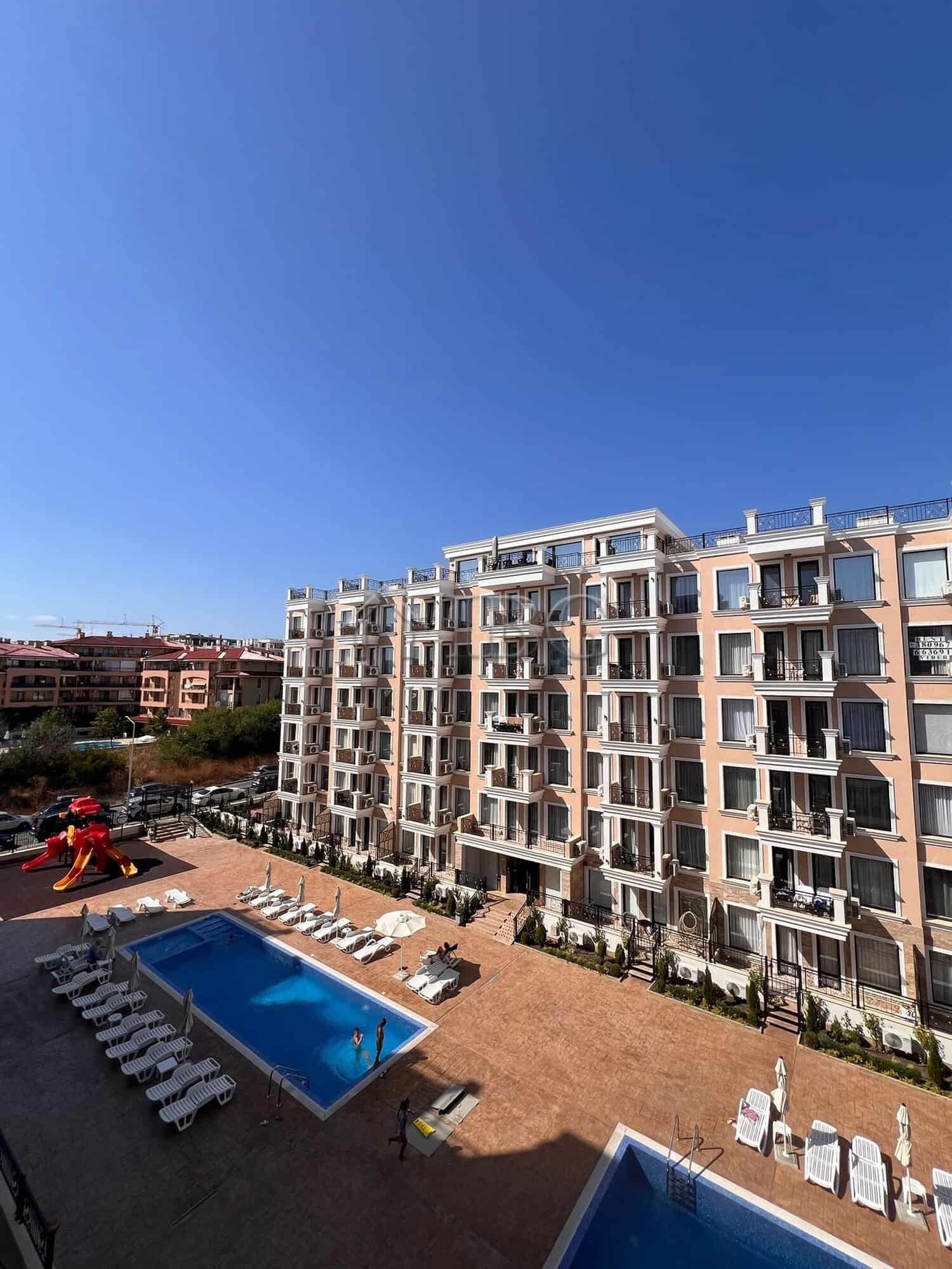 Modern one-bedroom apartment overlooking the pool in Polar Star, Sveti Vlas.