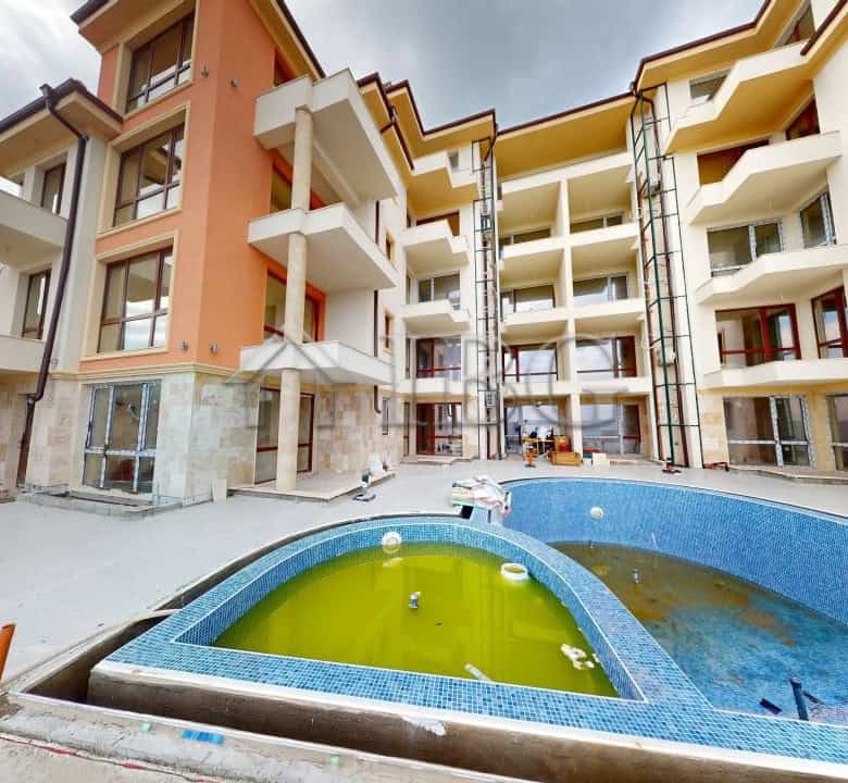 New residential complex in Ravda with pool and sea views, under construction.