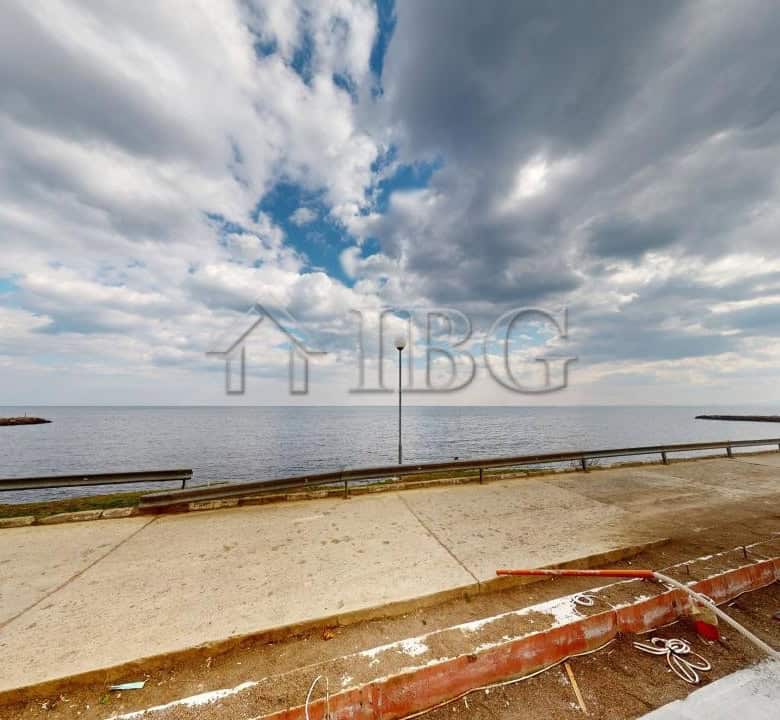 Bright 1-bedroom apartment with stunning sea views in Villa Metara, Ravda. Perfect for seaside livin.