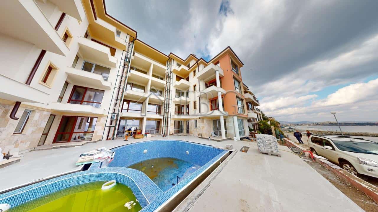 Bright 1-bedroom apartment with sea views at Villa Metara, Ravda, perfect for seaside living.