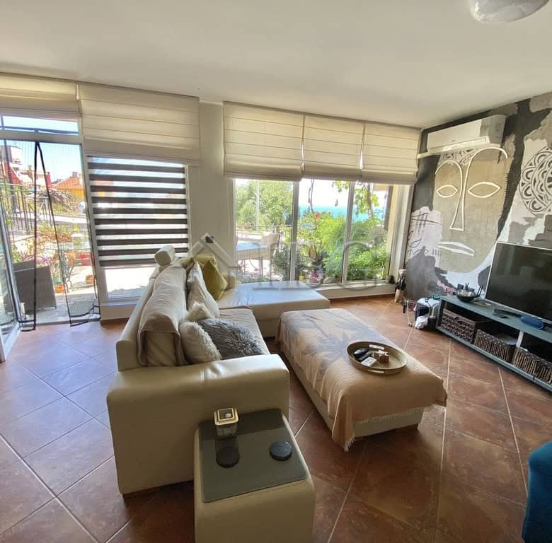 Bright sea view apartment with 3 bedrooms and 2 bathrooms in Sveti Vlas, no maintenance fee.
