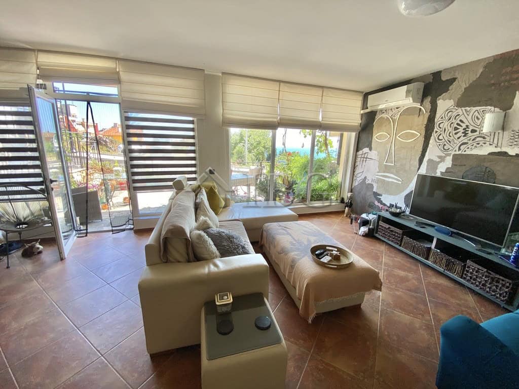 Bright sea view apartment with 3 bedrooms and 2 bathrooms in Sveti Vlas, no maintenance fee.