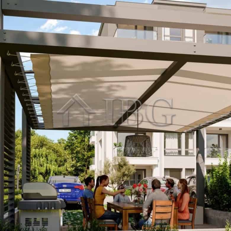 Modern apartment with shaded outdoor seating area in Ravda, near the beach.