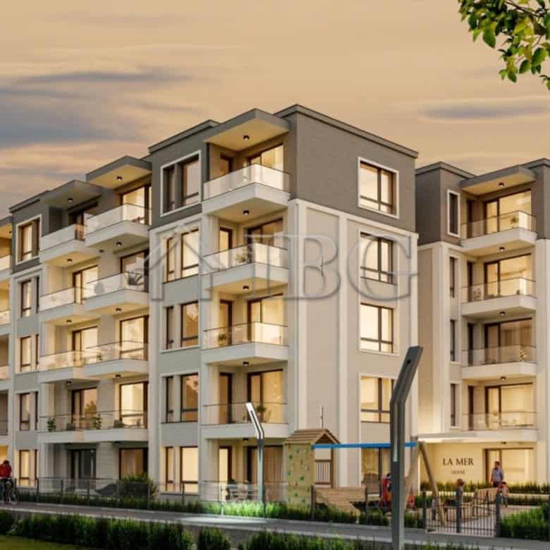 Spacious apartment with installment payment plan, located 600 meters from the beach in Ravda.