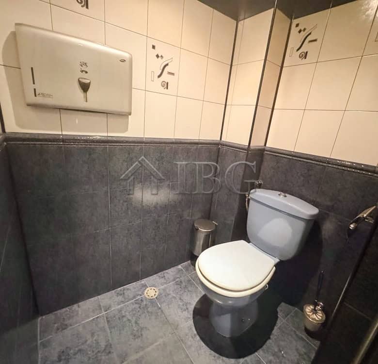 Commercial property for sale with 109 sq.m. space, ideal for a ready-to-operate business in a prime.