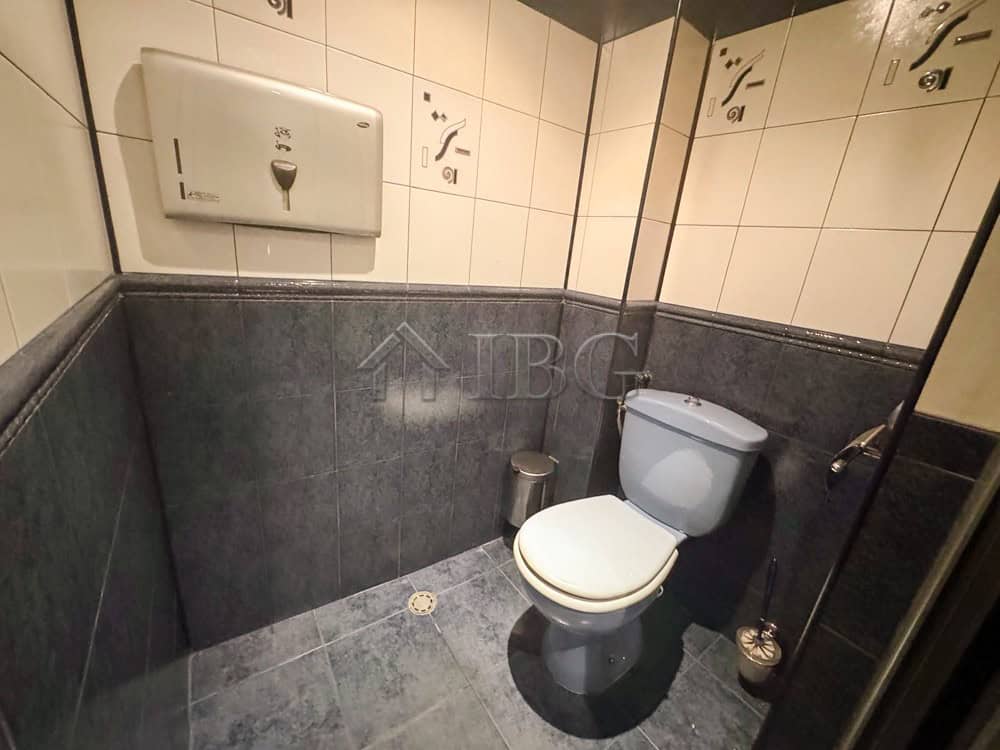 Commercial property for sale with 109 sq.m. space, ideal for a ready-to-operate business in a prime.