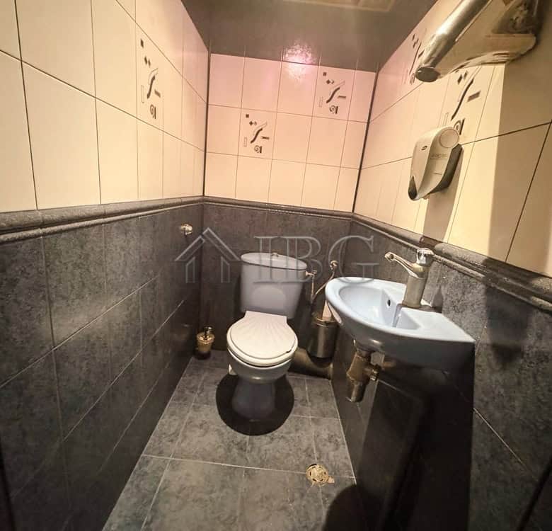 Commercial property for sale with 109 sq.m. space, located in a prime area, ideal for a ready-to-ope.