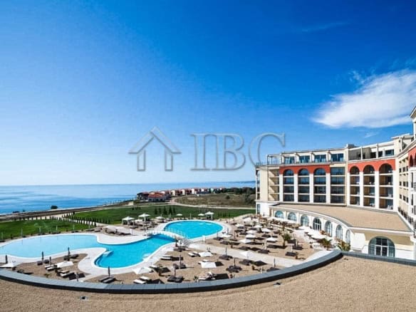 Bright 1-bedroom apartment with sea views at Lighthouse Golf & Spa Resort near Balchik.