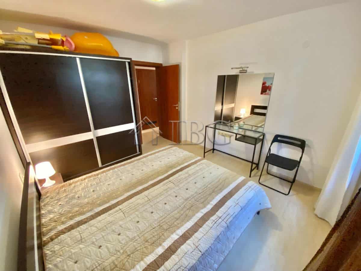 Bright bedroom with modern furnishings and ample space.