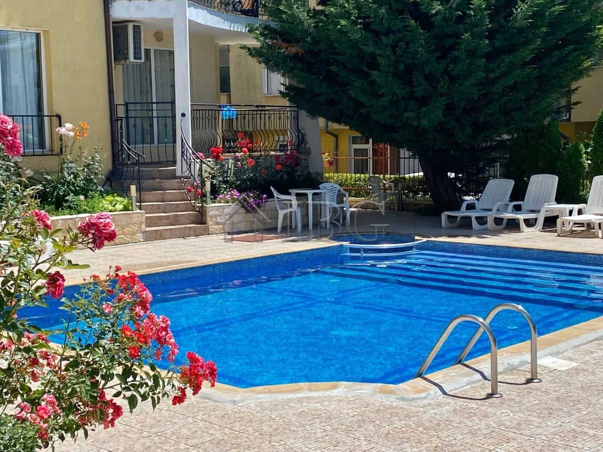 Bright swimming pool at Sunset Complex in Sveti Vlas, close to the beach.