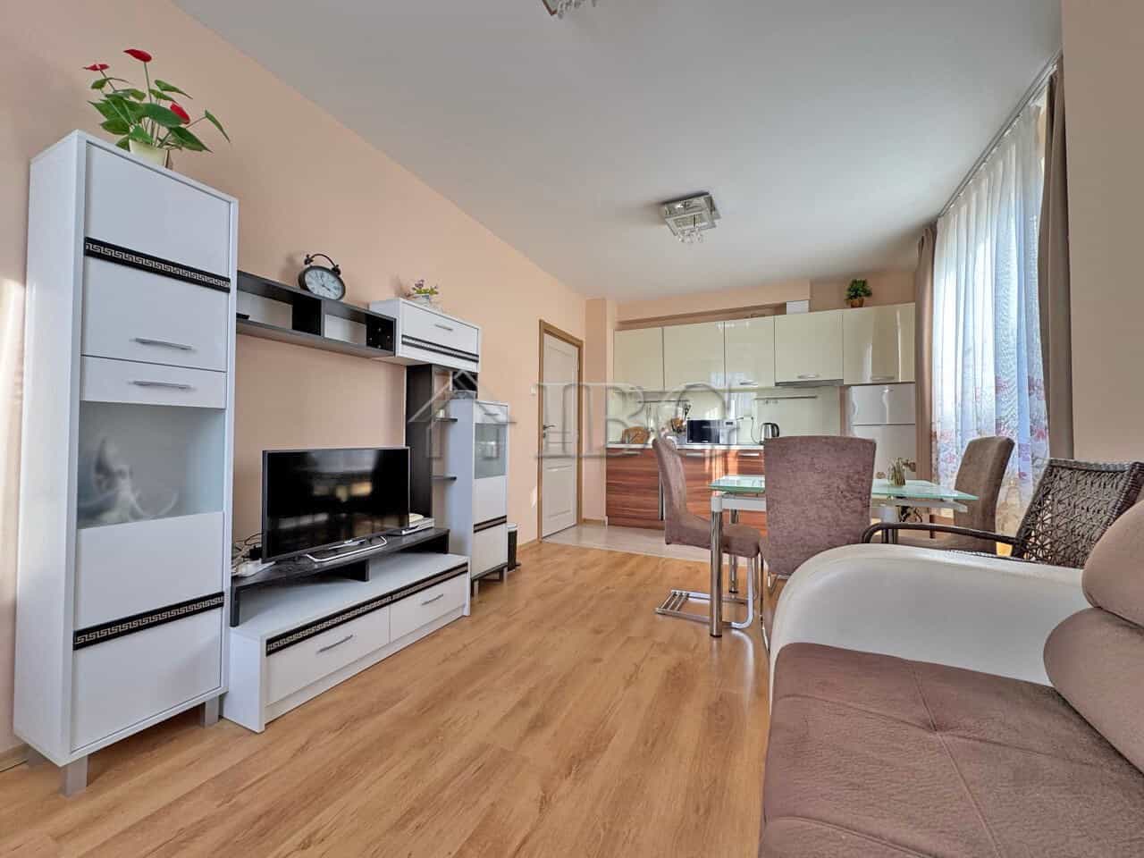 Bright apartment with 2 bedrooms, 2 bathrooms, and scenic pool views in Sunny Beach. Perfect for com.
