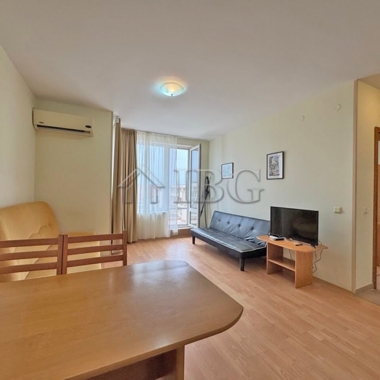 Bright apartment with pool view in Nessebar Fort Club, Sunny Beach. Modern living space, comfortable.