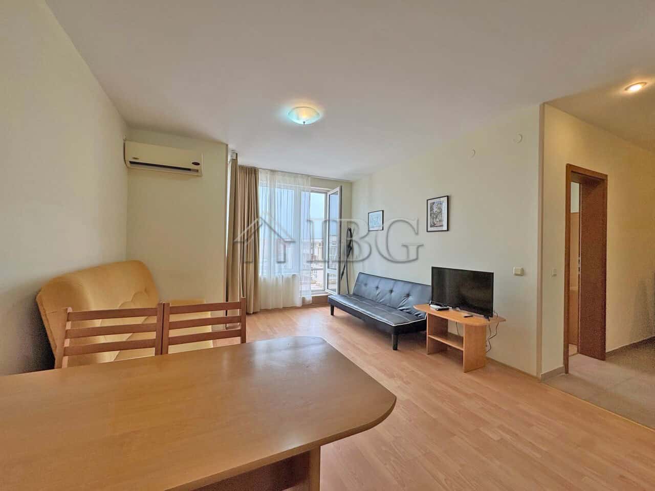 Bright apartment with pool view in Nessebar Fort Club, Sunny Beach. Modern living space, comfortable.