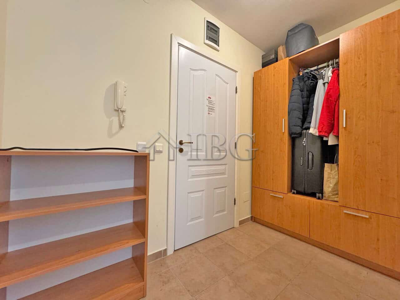 Bright 1-bedroom apartment with wardrobe and storage in Sunny Beach, Bulgaria. Perfect for holiday o.