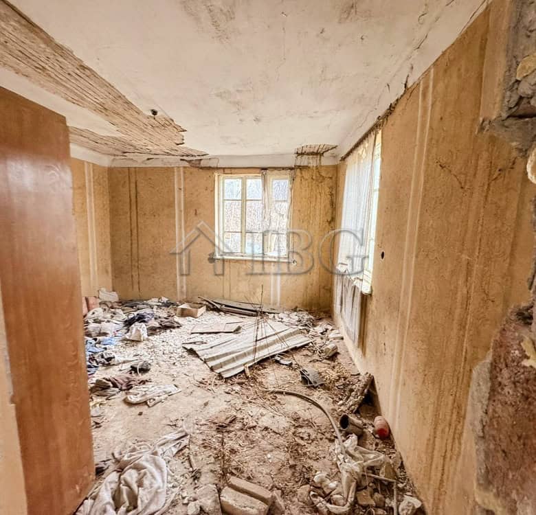 Renovation-ready property with a large garden and ocean views, perfect for creating a dream home or.