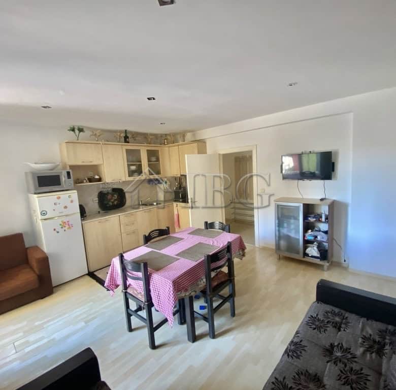 Bright two-bedroom apartment near Sveti Vlas beach.