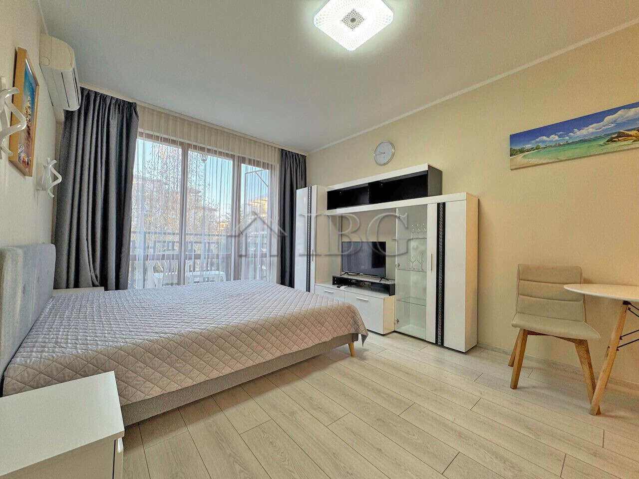 Studio for sale in Panorama Bay 2, Sveti Vlas Bright interior of a studio apartment near the sea in Sveti Vlas.