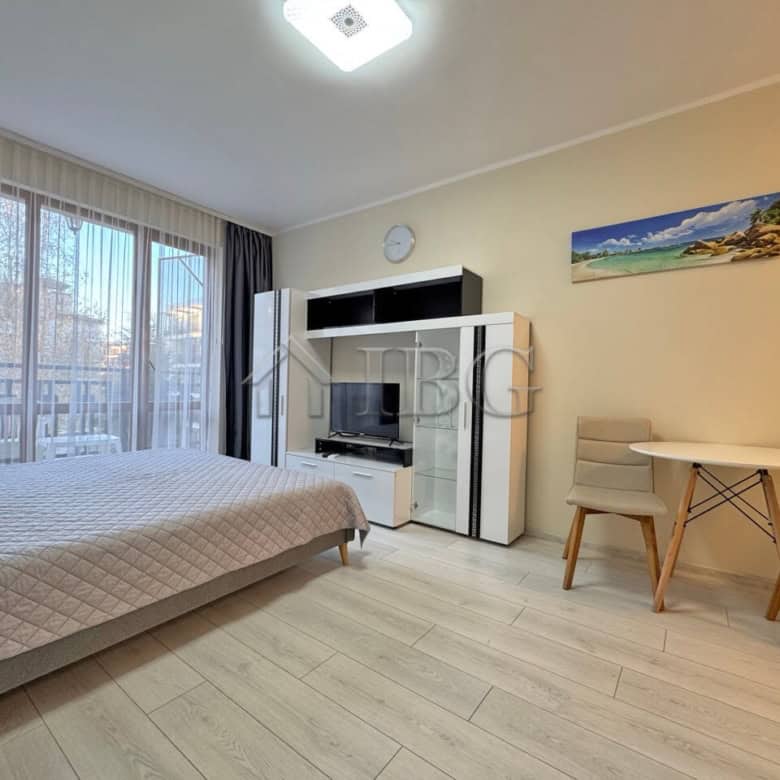 Modern studio apartment in Panorama Bay 2, Sveti Vlas, just 200 meters from the beach. Bright interi.