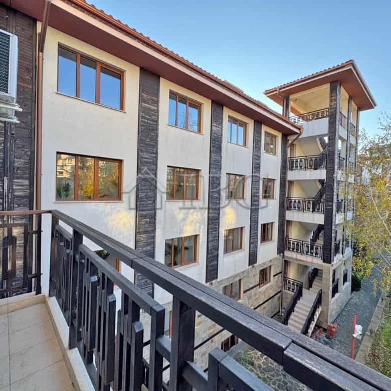 Spacious balcony with views, close to the sea, ideal for relaxation or rental income.