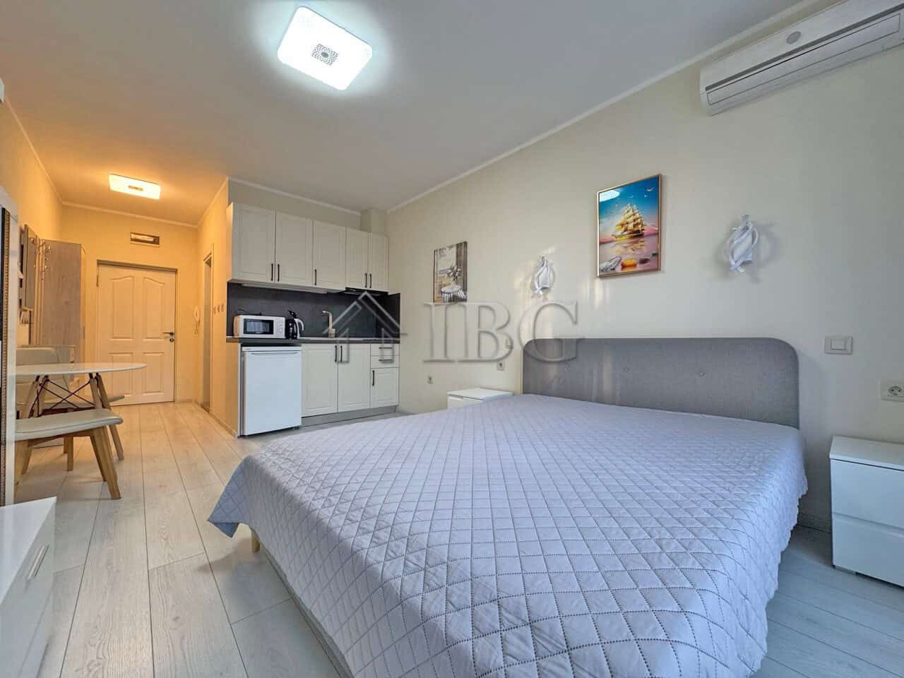 Studio in Panorama Bay 2, Sveti Vlas near the sea Bright studio apartment in Panorama Bay 2, Sveti Vlas, just 200m from the sea, ideal for holiday or.