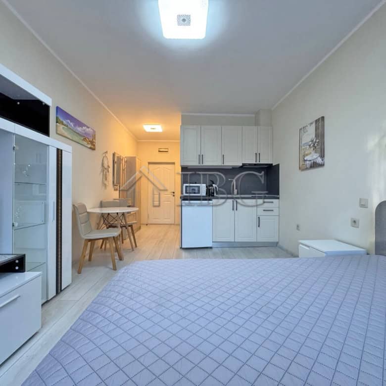 Compact studio apartment near the sea in Panorama Bay 2, Sveti Vlas, just 200 meters from the beach.