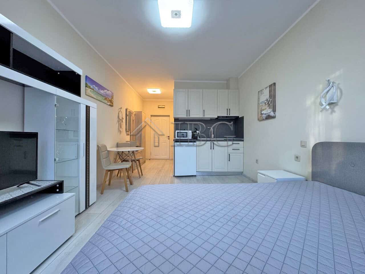 Studio for sale in Panorama Bay 2, Sveti Vlas Compact studio apartment near the sea in Panorama Bay 2, Sveti Vlas, just 200 meters from the beach.