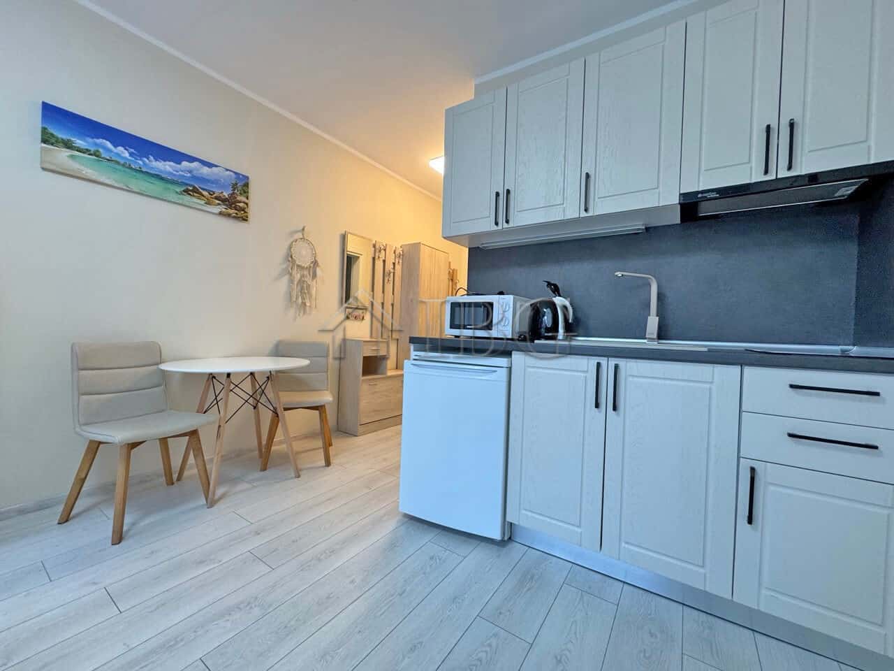 Studio for sale in Panorama Bay 2, Sveti Vlas Bright studio apartment near the sea in Panorama Bay 2, Sveti Vlas, just 200 meters from the beach.