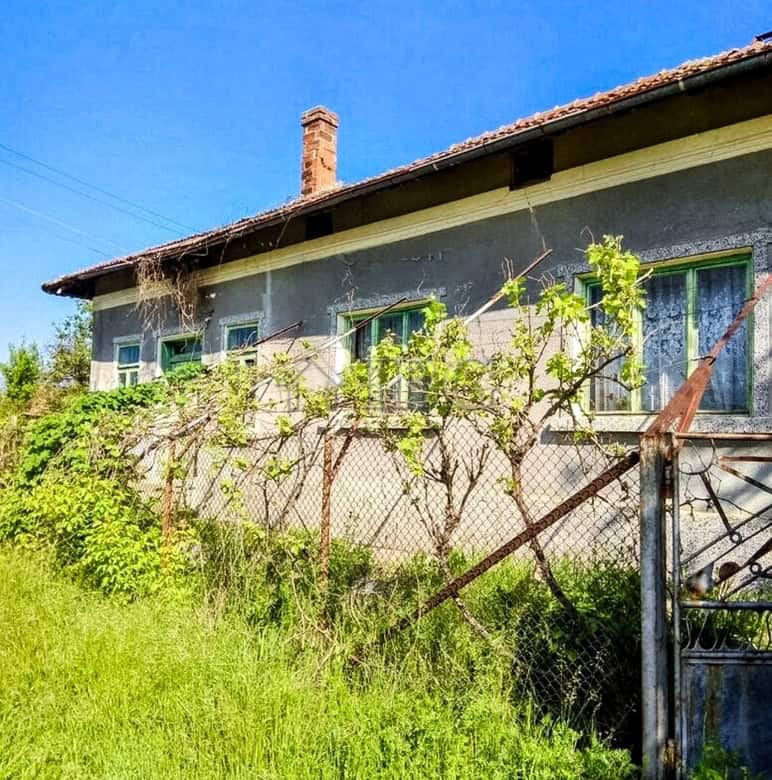 House for Sale in a picturesque village close to the Danube River, featuring a traditional exterior.