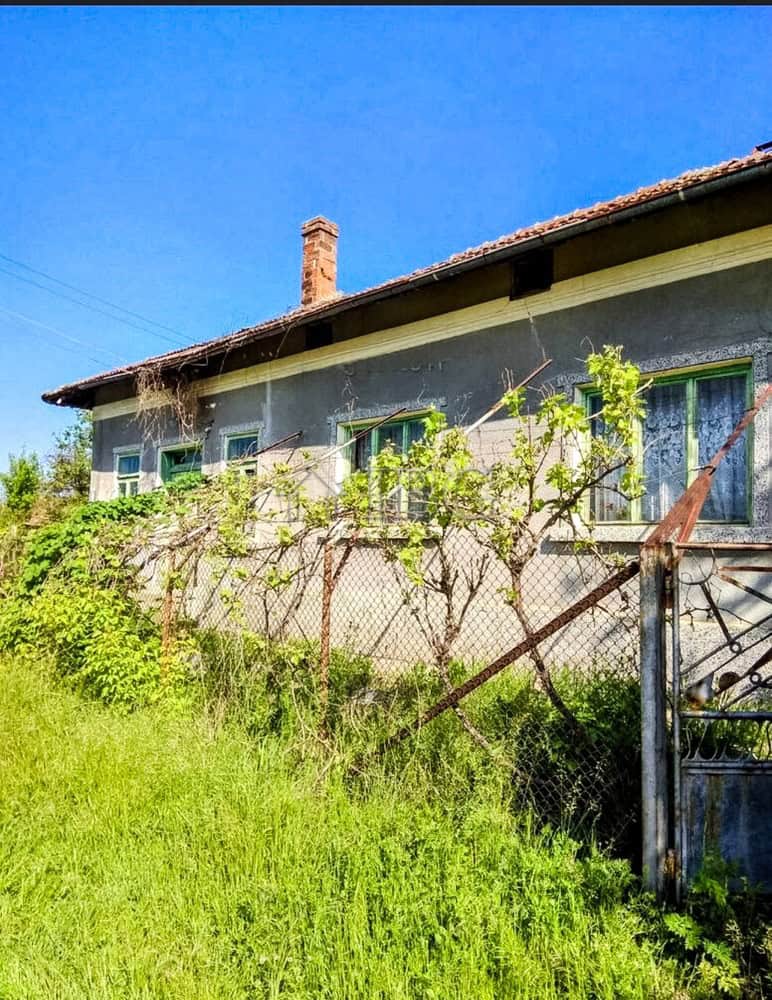 House for Sale in a picturesque village close to the Danube River, featuring a traditional exterior.