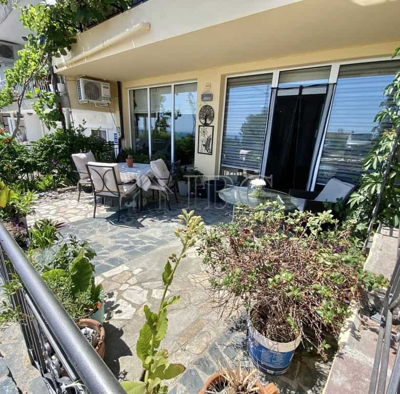 Bright sea view apartment with 3 bedrooms and 2 bathrooms in Sveti Vlas, no maintenance fee.