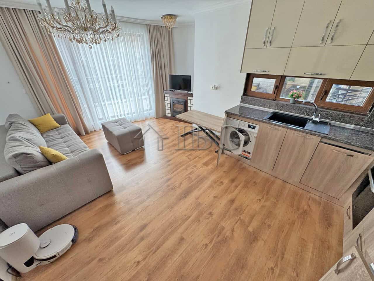 Bright apartment with pool view, 2 bedrooms, and 2 bathrooms in Sveti Vlas, Dinevi Resort.