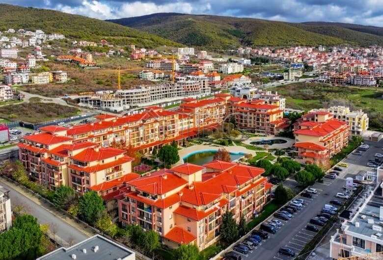 Bright 1-bedroom apartment in Magic Dreams Complex, Sveti Vlas, just 300m from the beach.