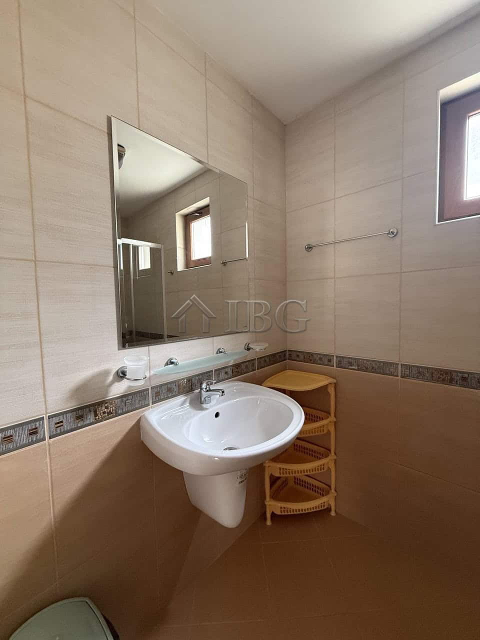 Bathroom with sink and mirror in Tili Complex, Aurelia District, Nessebar.