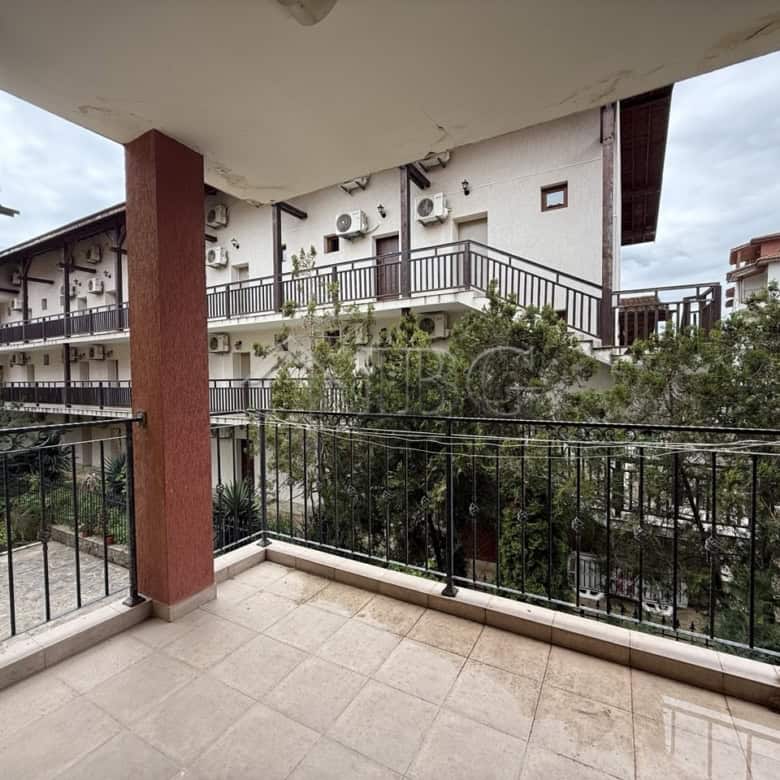 Balcony of a one-bedroom apartment in Tili Complex, Aurelia District, Nessebar, offering outdoor spa.