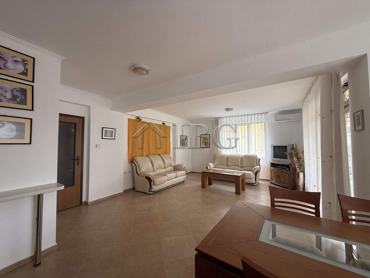 Bright one-bedroom apartment in Tili Complex, Aurelia District, Nessebar, with modern furnishings an.