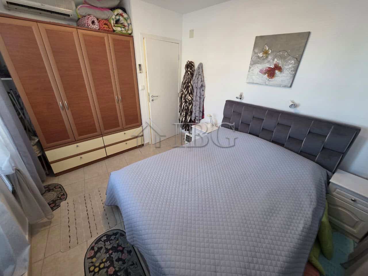 Spacious bedroom with modern decor, wardrobe, and natural light in Ravda Sun & Sea Resort.