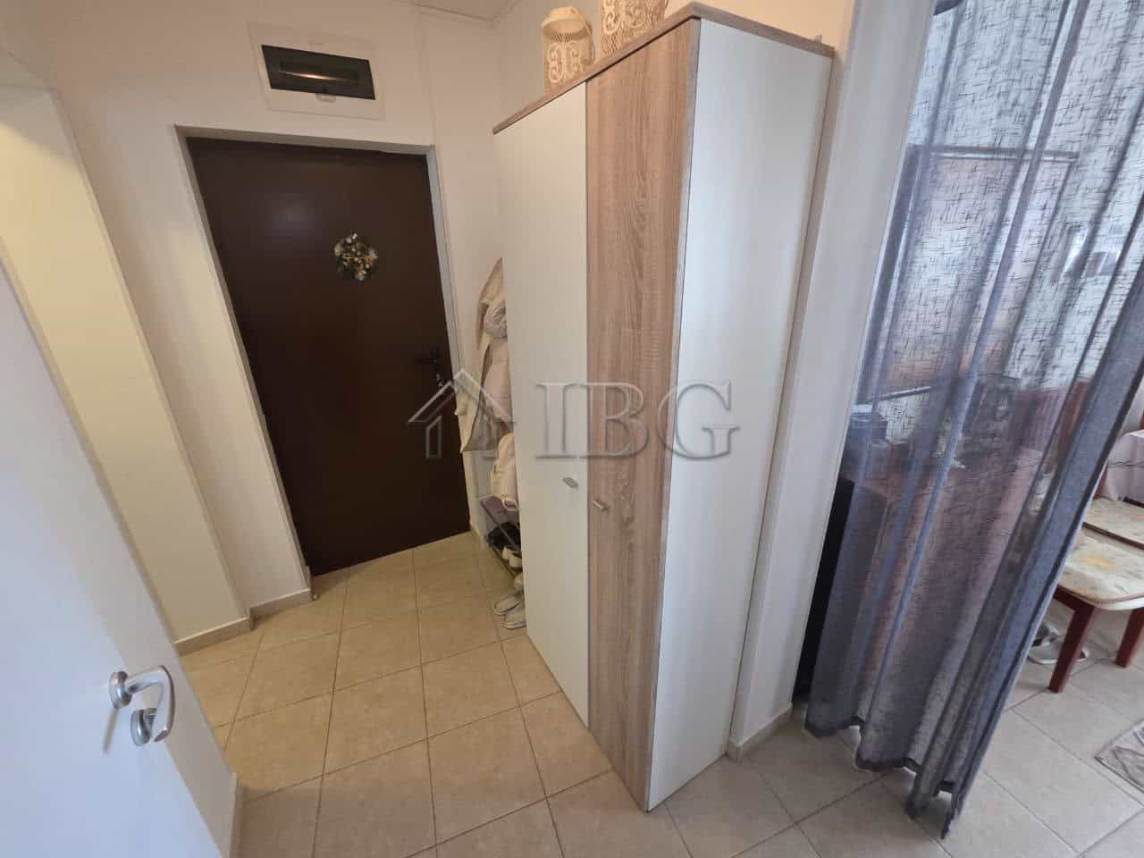 Bright interior with wardrobe and entrance area in Ravda apartment.