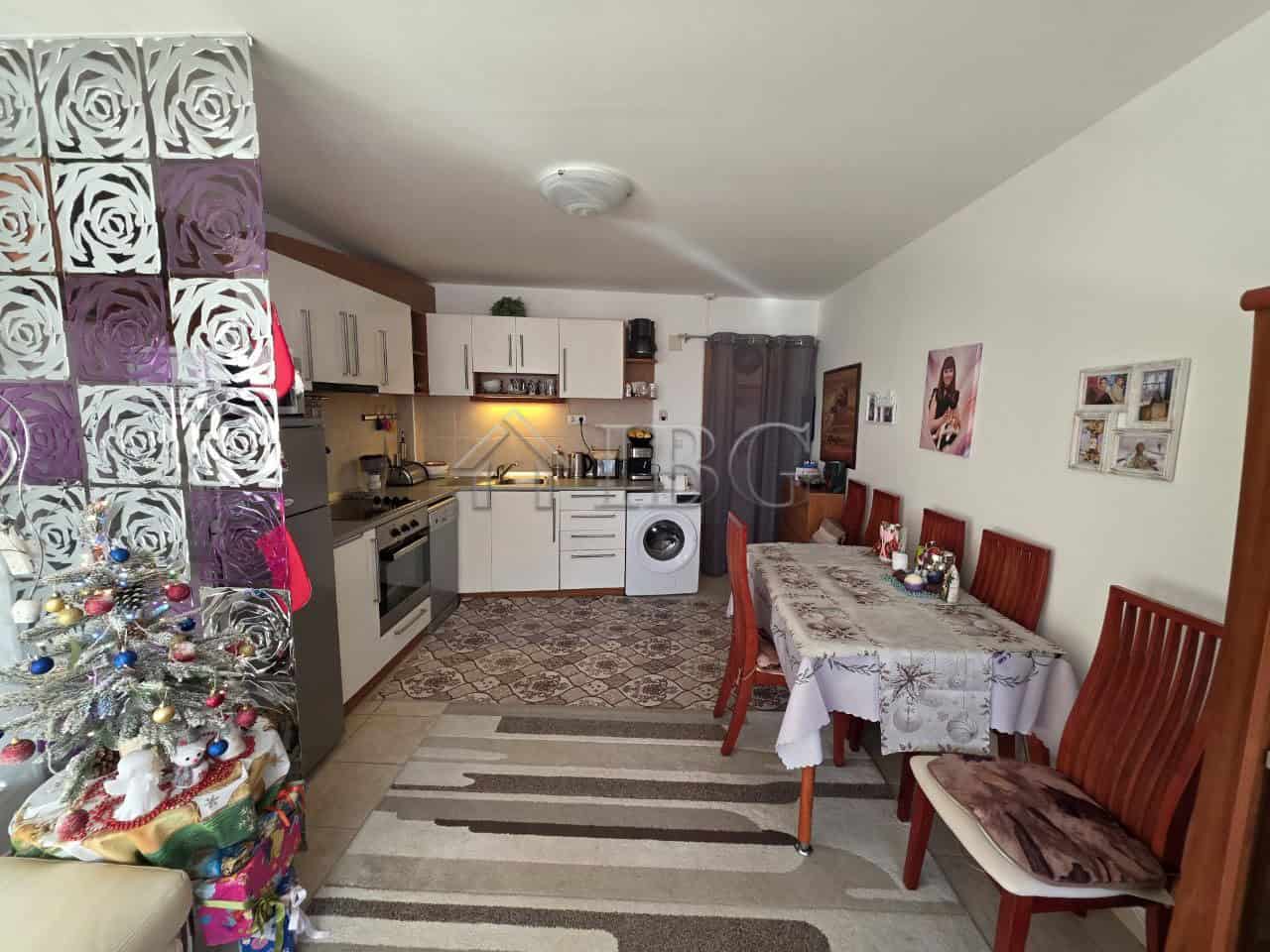 Apartment with modern kitchen and dining area in Ravda resort.