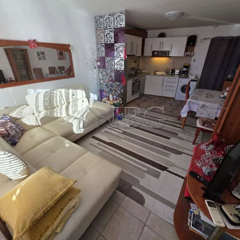 Spacious 2-bedroom apartment with sea views in Ravda Sun & Sea Resort, ideal for comfortable living.
