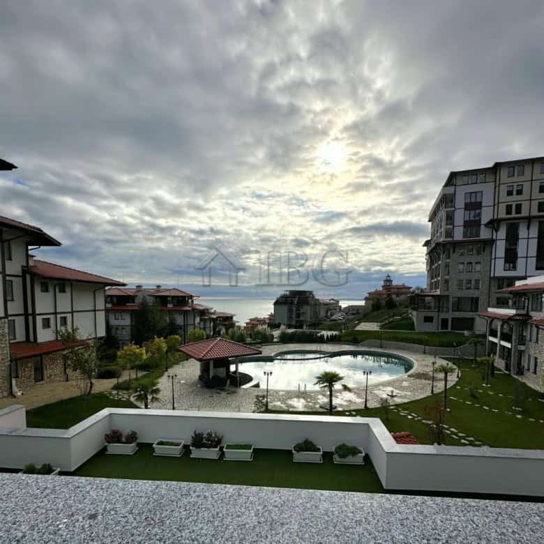 Sea view studio apartment with patio in Sveti Vlas, Bulgaria, offering scenic views and modern ameni.